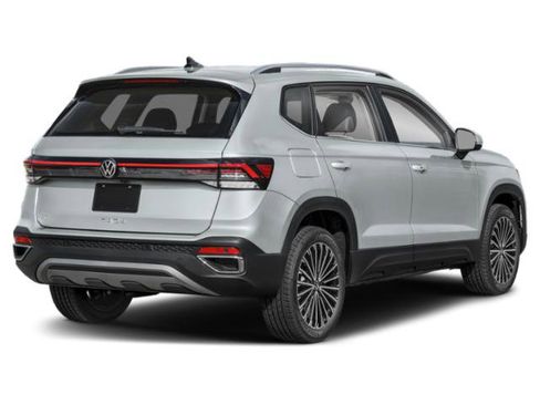 New 2026 Volkswagen Taos SE image 2