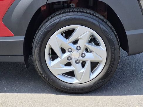 Used 2025 Hyundai Kona SE FWD image 11