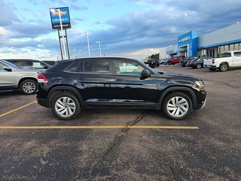 Used 2023 Volkswagen Atlas Cross Sport SE FWD image 2