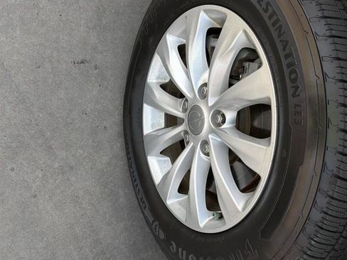 Used 2017 Chrysler Pacifica Touring-L FWD image 41