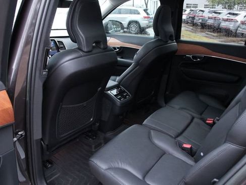 Used 2023 Volvo XC90 B6 Plus image 37