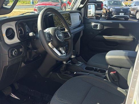 Used 2024 Jeep Wrangler Unlimited Sahara w/ Technology Group AWD/4WD image 7
