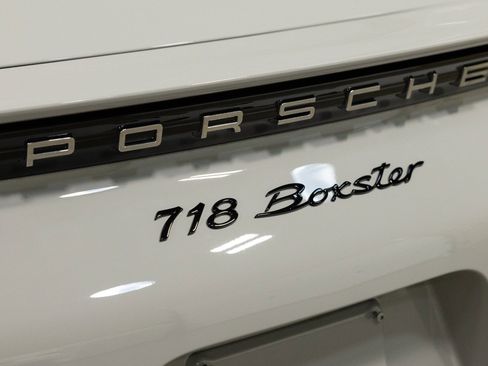 Used 2021 Porsche 718 Boxster RWD image 16