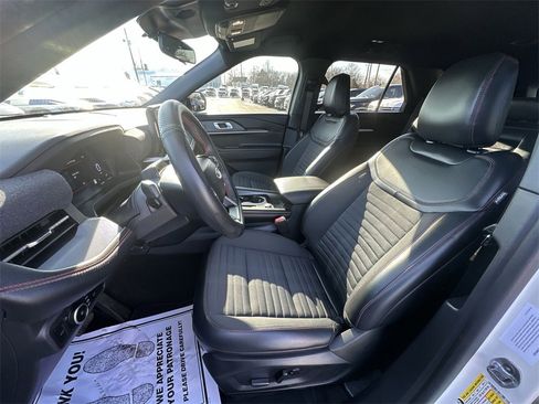 Used 2025 Ford Explorer ST-Line image 11