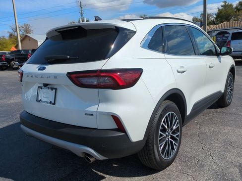 Used 2025 Ford Escape PHEV image 4