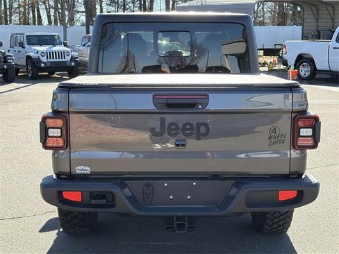 Used 2024 Jeep Gladiator Sport image 4