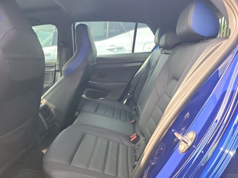 Used 2024 Volkswagen Golf R AWD/4WD image 9