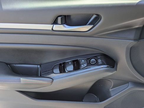 Used 2024 Nissan Altima 2.5 SR image 18