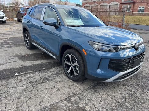 New 2026 Volkswagen Tiguan SE image 3