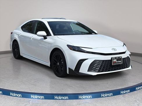 Used 2025 Toyota Camry SE FWD image 4