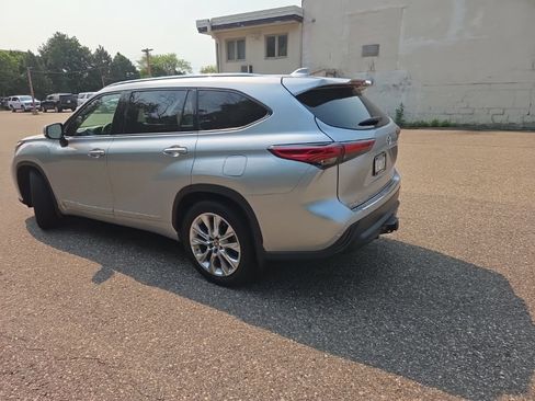 Used 2020 Toyota Highlander Limited w/ Protection Package #3 AWD/4WD image 7