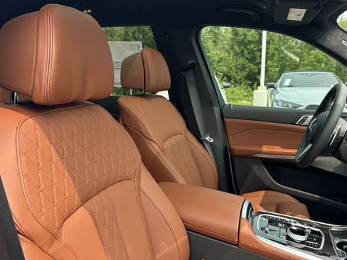 Used 2026 BMW X7 M60i AWD/4WD image 33