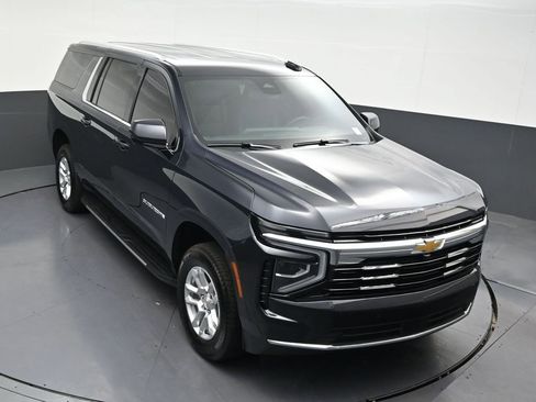 Used 2025 Chevrolet Suburban LS RWD image 22