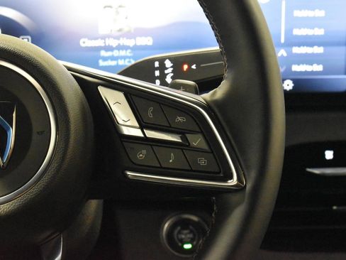 Used 2025 Buick Enclave Sport Touring image 10