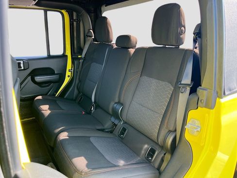 Used 2023 Jeep Gladiator Mojave AWD/4WD image 23