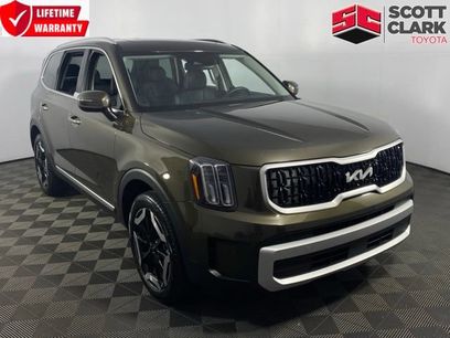 Used 2025 Kia Telluride EX w/ EX Captain's Chair Package