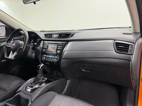 Used 2017 Nissan Rogue SV FWD image 30