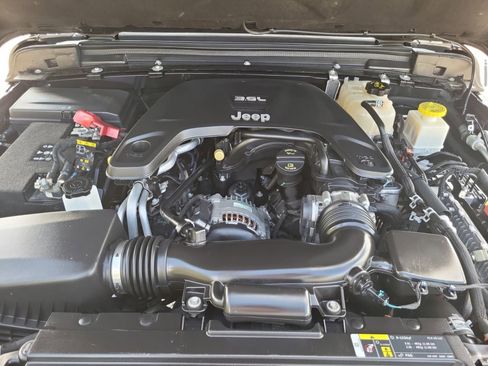 Used 2020 Jeep Gladiator Sport w/ Quick Order Package 24S image 9
