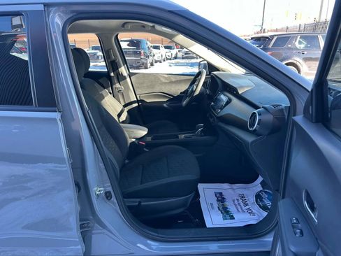 Used 2021 Nissan Kicks SV image 9