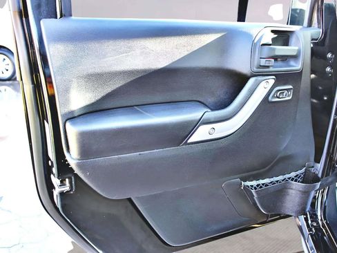 Used 2015 Jeep Wrangler Unlimited Sahara w/ Connectivity Group image 17