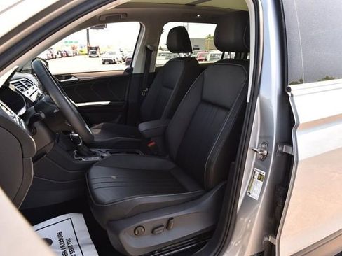 Used 2023 Volkswagen Tiguan SE w/ Panoramic Sunroof Package image 19