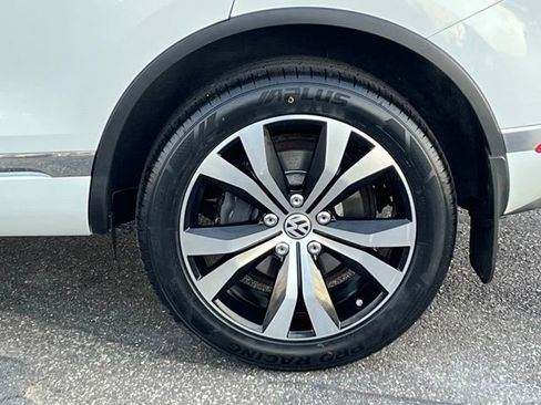 Used 2017 Volkswagen Touareg V6 image 12