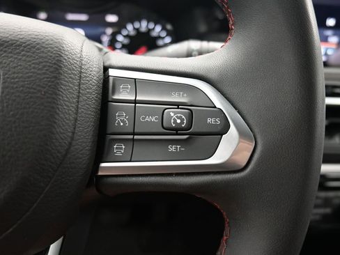 Used 2025 Jeep Compass Trailhawk w/ Trailer Tow Group AWD/4WD image 13