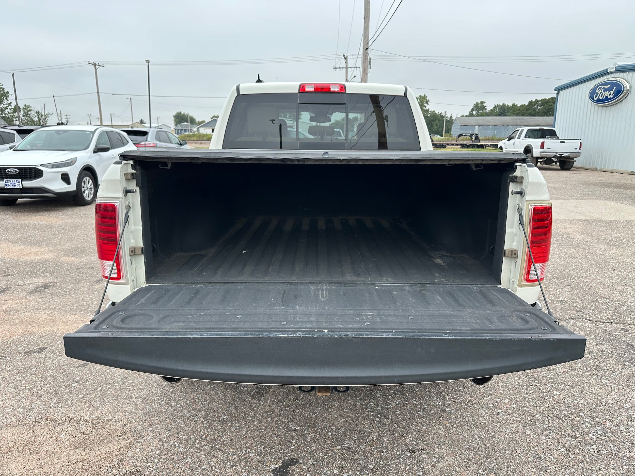 Used 2016 RAM 1500 Laramie w/ Convenience Group AWD/4WD image 32