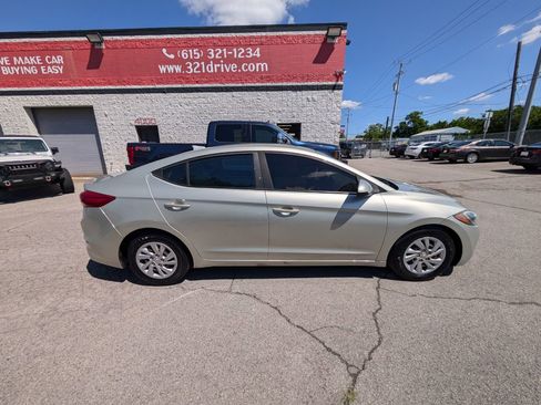 Used 2017 Hyundai Elantra SE FWD image 5