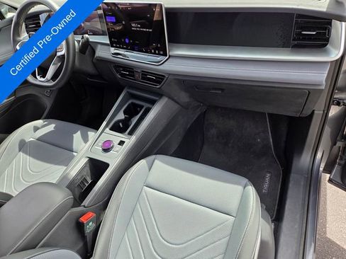 Certified 2025 Volkswagen Tiguan SE FWD image 16