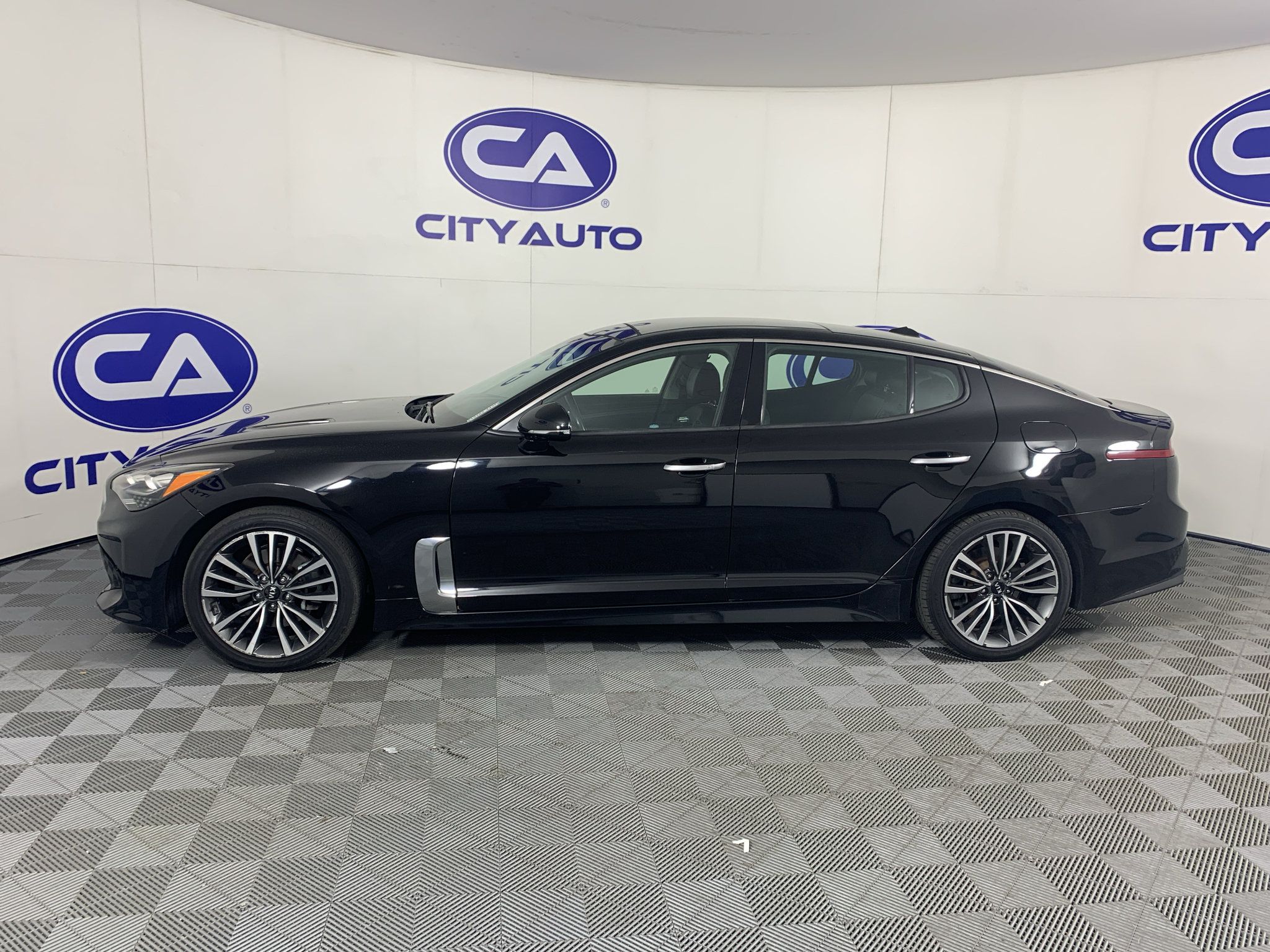 Used 2018 Kia Stinger Premium RWD image 6
