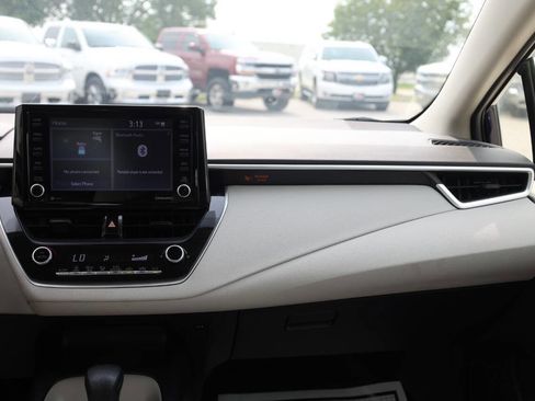 Used 2022 Toyota Corolla LE image 24