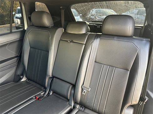 Used 2023 Volkswagen Tiguan SE R-Line image 29