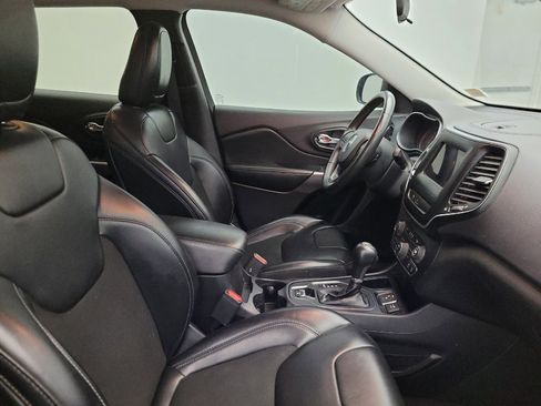 Used 2020 Jeep Cherokee Latitude Plus FWD image 21