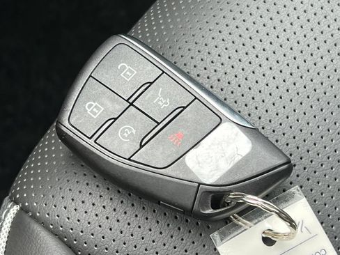 Used 2024 Buick Envision Avenir AWD/4WD image 33