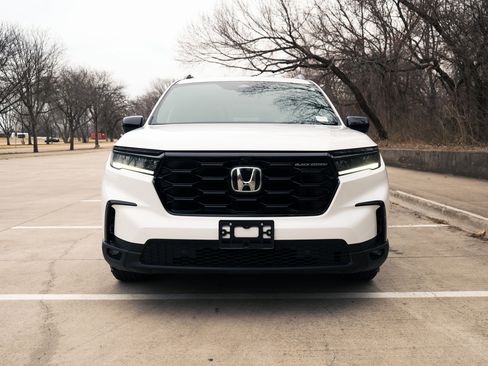 Used 2025 Honda Pilot Black Edition image 3