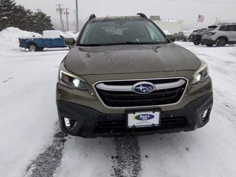 Used 2020 Subaru Outback Premium image 3