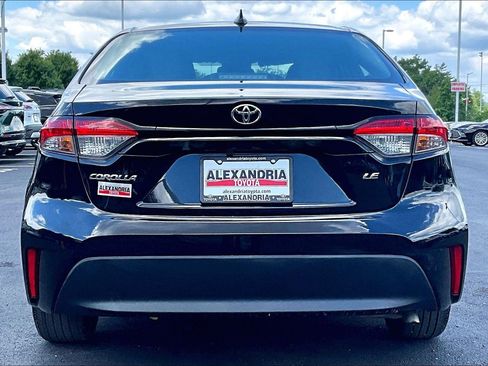 Used 2024 Toyota Corolla LE FWD image 4