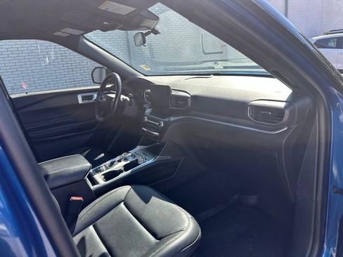 Used 2020 Ford Explorer XLT w/ Equipment Group 202A AWD/4WD image 9
