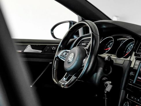 Used 2018 Volkswagen GTI SE FWD image 12