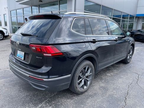 Used 2022 Volkswagen Tiguan SE AWD/4WD image 3