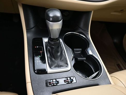 Certified 2019 Toyota Highlander Limited Platinum image 14