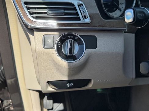 Used 2014 Mercedes-Benz E 350 4MATIC Sedan w/ Premium 1 Package image 19