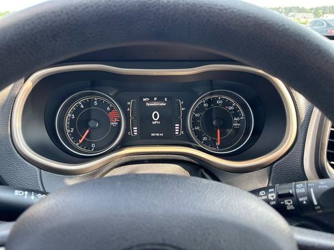 Used 2016 Jeep Cherokee Sport FWD image 14