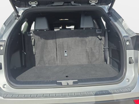 Used 2023 Toyota Highlander XSE FWD image 12