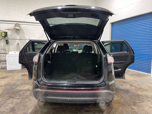 Used 2018 Ford Edge SE image 20