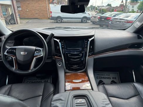 Used 2018 Cadillac Escalade ESV Luxury AWD/4WD image 60