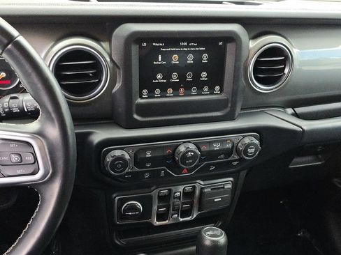 Used 2019 Jeep Wrangler Unlimited Sahara AWD/4WD image 26