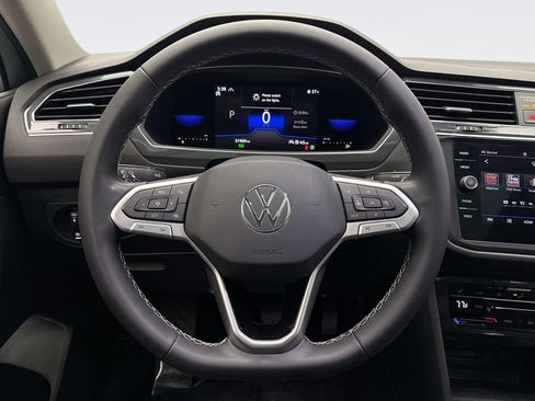 Used 2023 Volkswagen Tiguan SE image 12