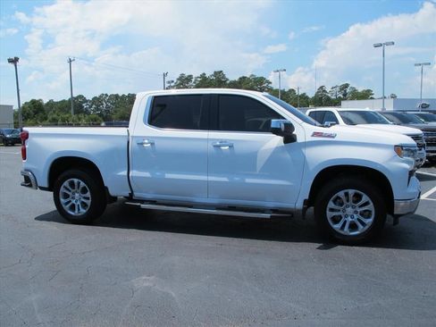 Used 2025 Chevrolet Silverado 1500 LTZ w/ Z71 Off-Road Package AWD/4WD image 2